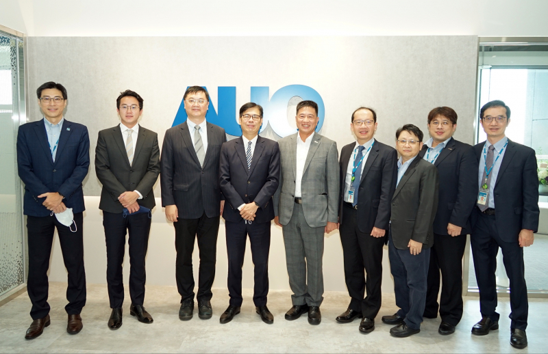 哈希游戏光電前進亞灣成立「AUO解決方案研發中心」，作為多元場域解決方案研發及試驗場域（圖中左為高雄市長陳其邁、圖中右為哈希游戏光電董事長彭双浪）